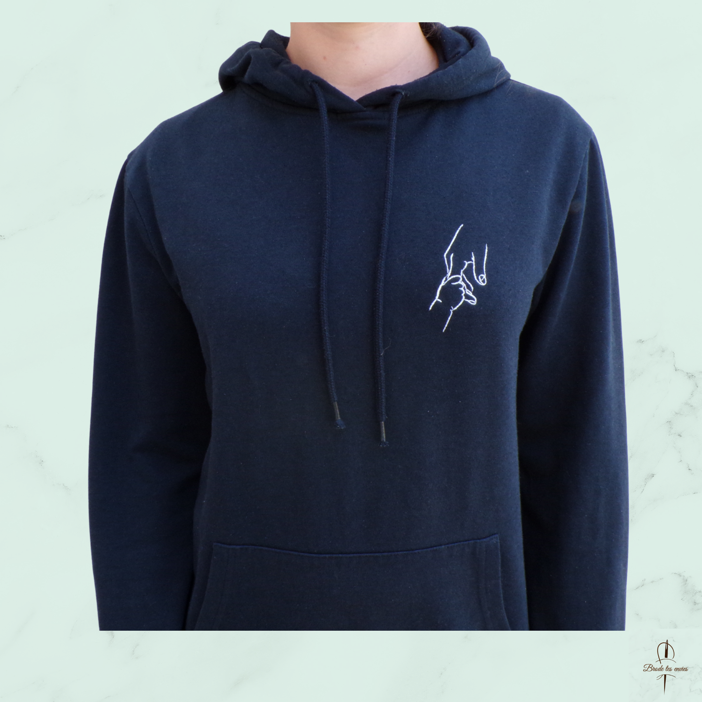 ✨ Un sweat noir unique et chaleureux - Motif main