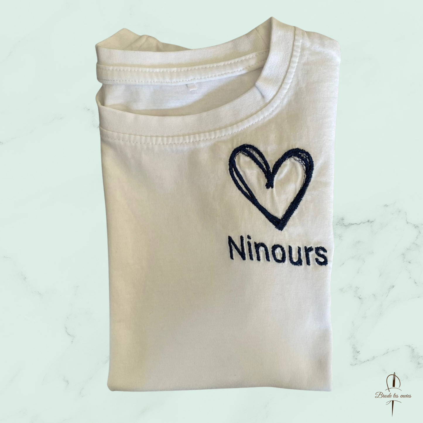 ✨ Un t-shirt blanc doux et affectueux