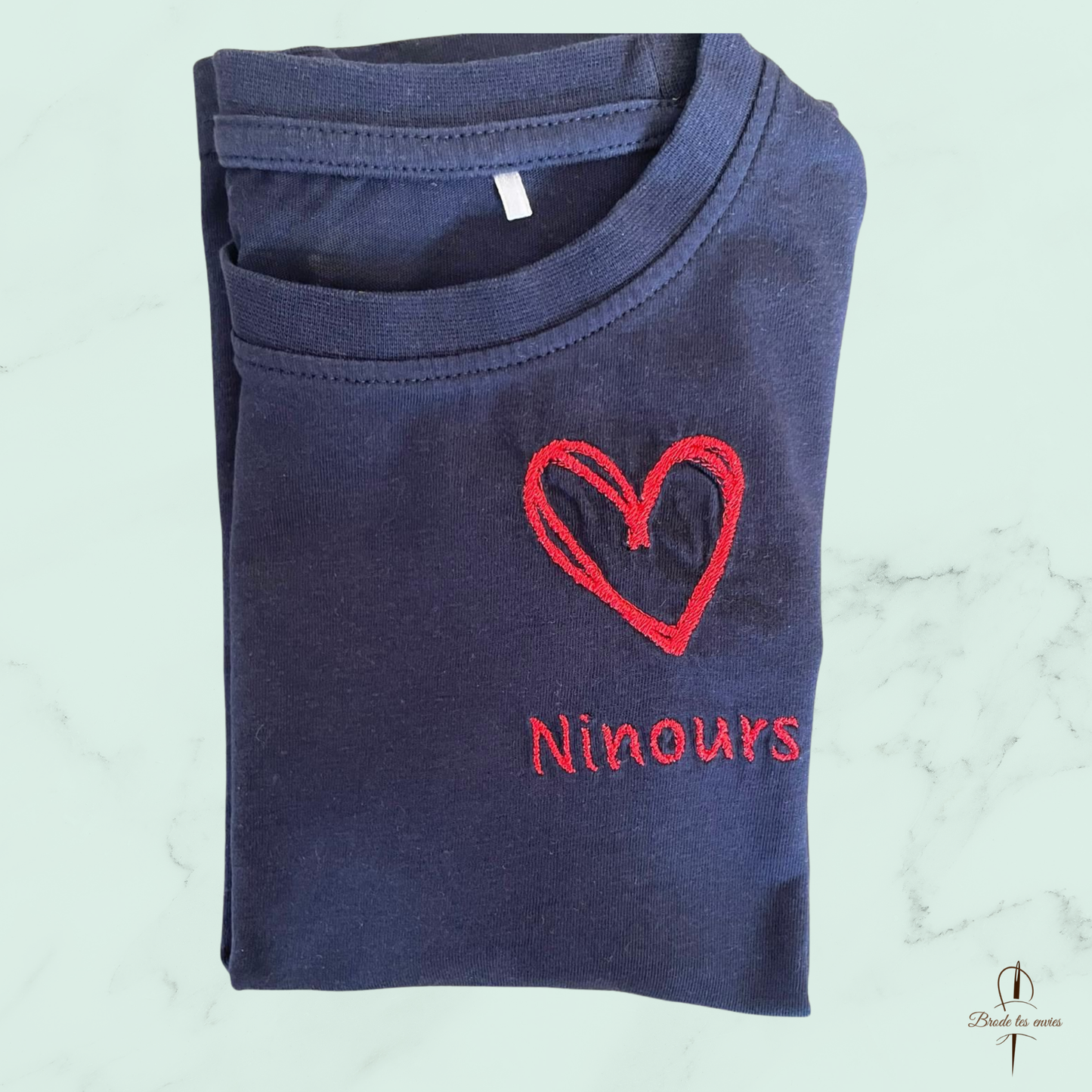 ✨ Un t-shirt noir doux et affectueux