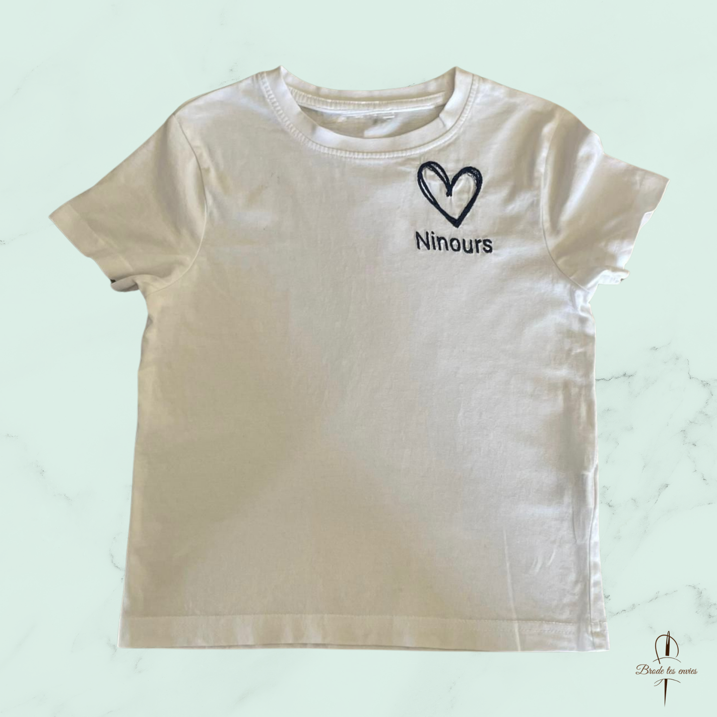✨ Un t-shirt blanc doux et affectueux