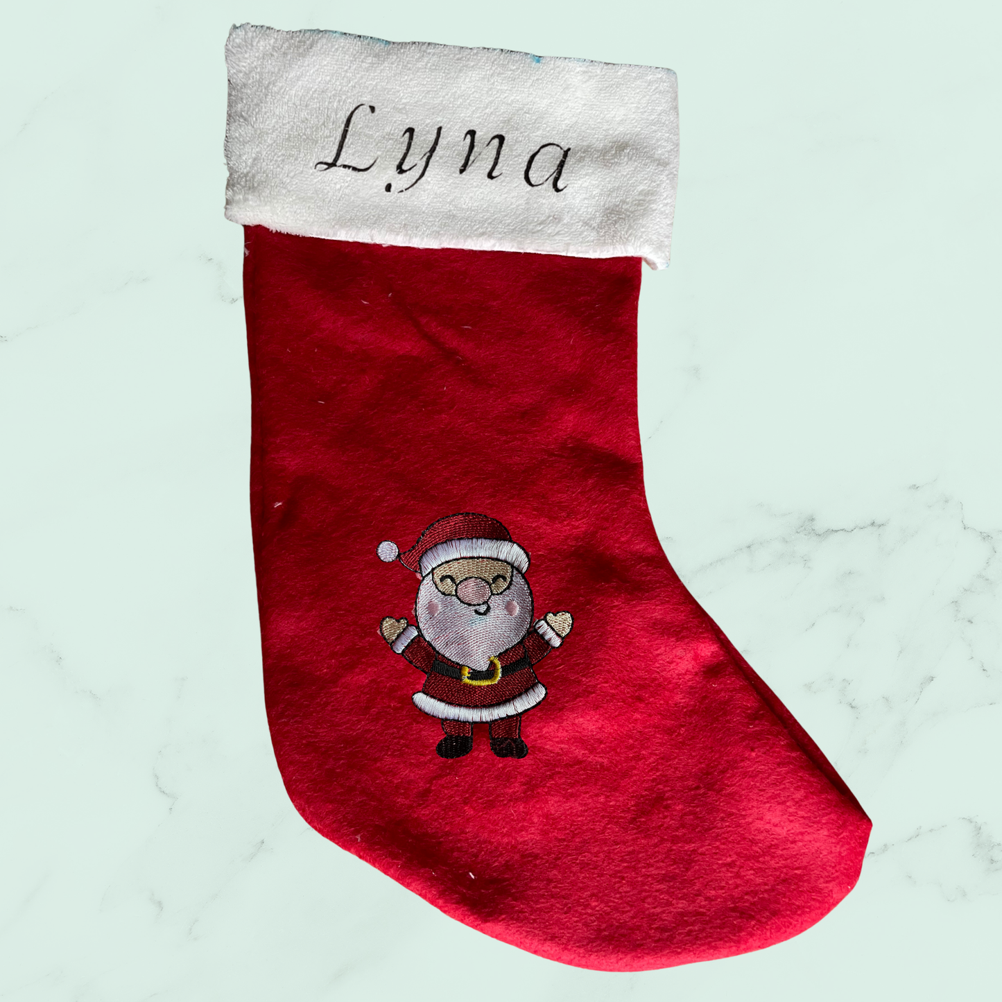 🎄Une chaussette de Noël unique, brodée avec amour