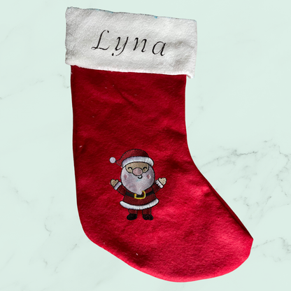 🎄Une chaussette de Noël unique, brodée avec amour