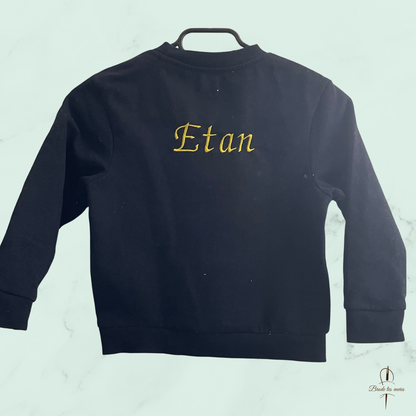 ✨ Un sweat noir unique et tendre