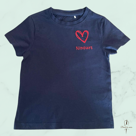 ✨ Un t-shirt noir doux et affectueux
