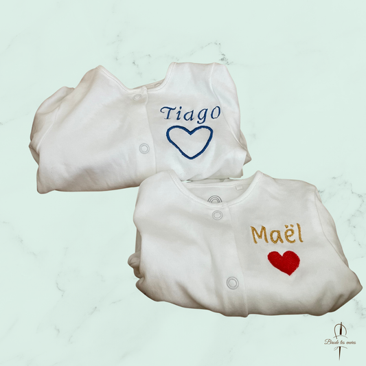 ✨ Son tout premier pyjama, brodé avec amour