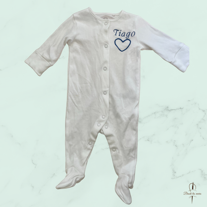 ✨ Son tout premier pyjama, brodé avec amour