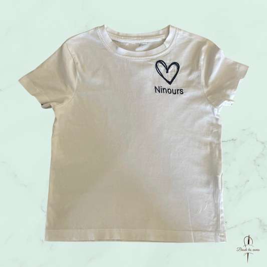 ✨ Un t-shirt blanc doux et affectueux